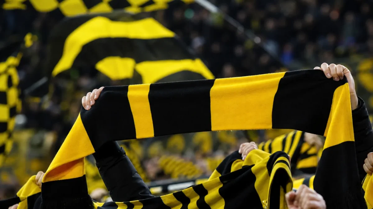Schwarz-Gelb: Vereinsfarben, Wappen und Identität
